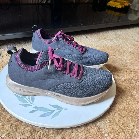 Brooks Ricochet Sneaker 9.5 1202921B018 Running Shoes Black, Burgundy. - Picture 14 of 17